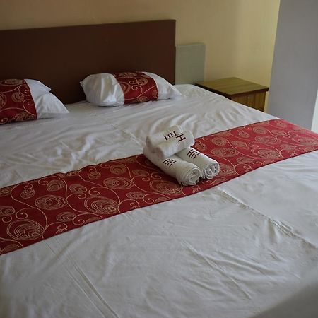Hypertek Hotel Grand Baie Esterno foto
