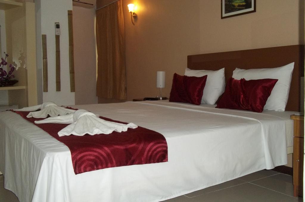 Hypertek Hotel Grand Baie Esterno foto
