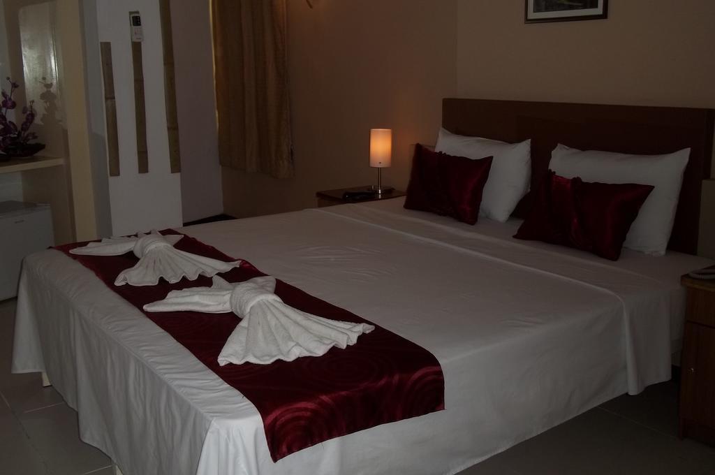 Hypertek Hotel Grand Baie Esterno foto