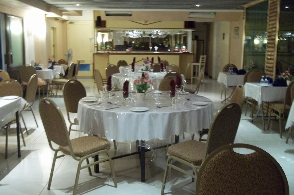 Hypertek Hotel Grand Baie Esterno foto