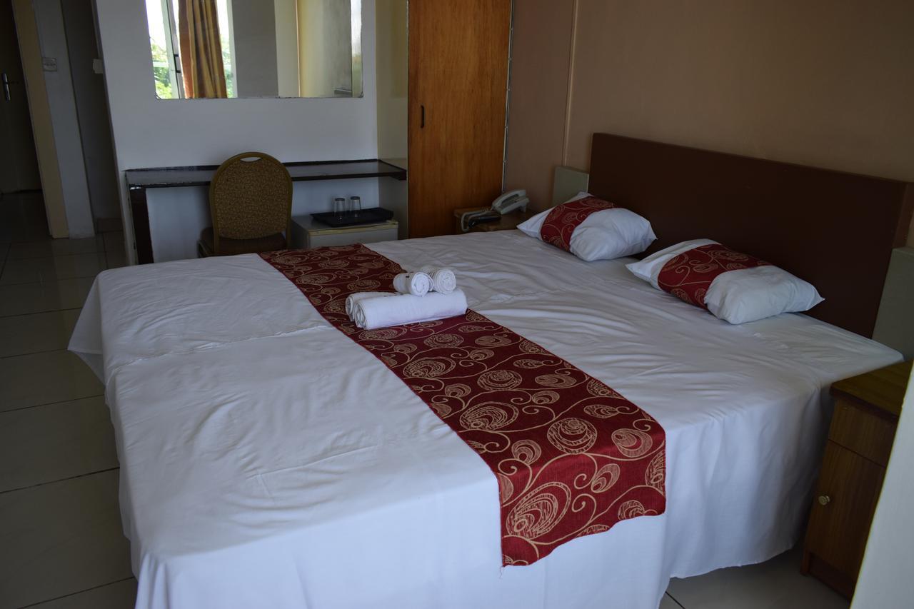 Hypertek Hotel Grand Baie Esterno foto