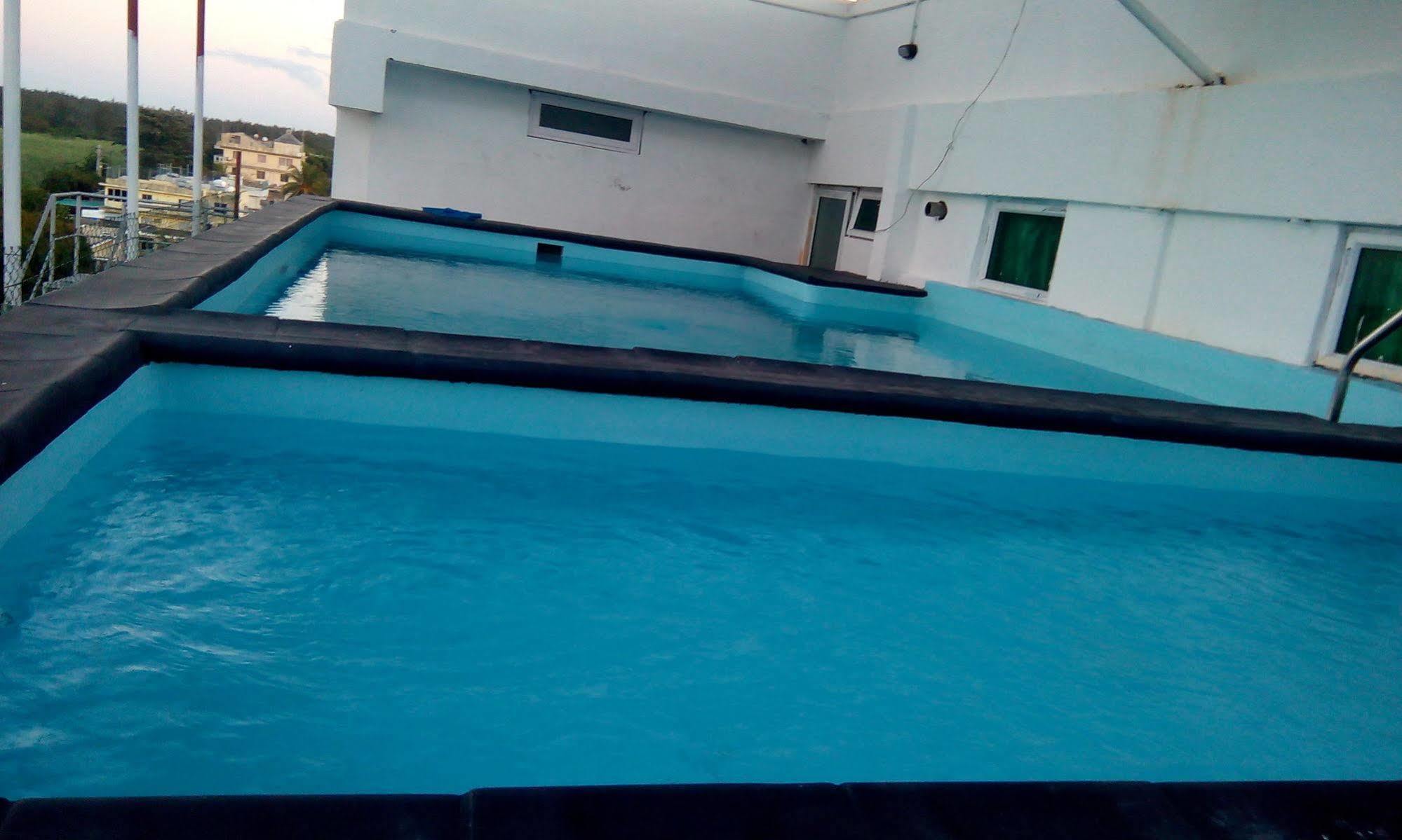 Hypertek Hotel Grand Baie Esterno foto