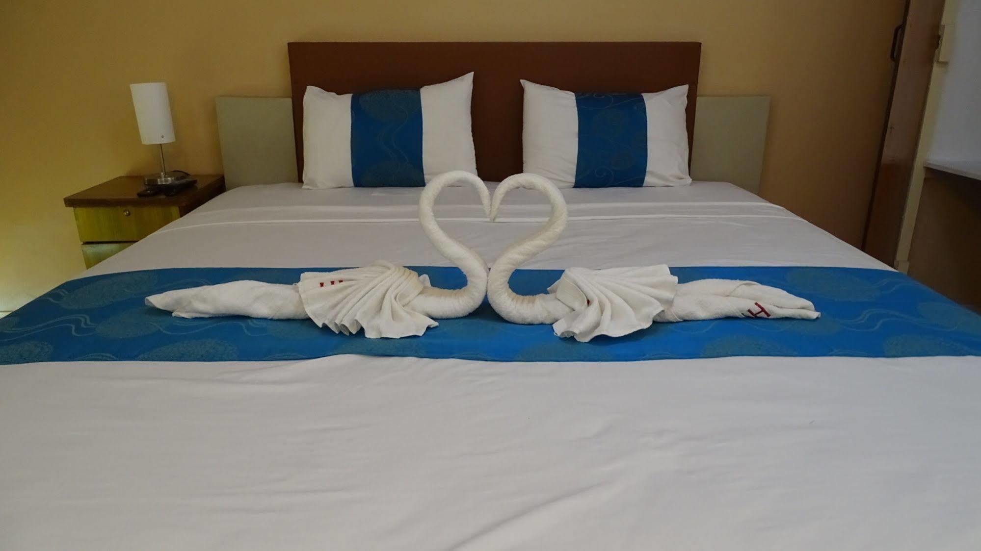 Hypertek Hotel Grand Baie Esterno foto