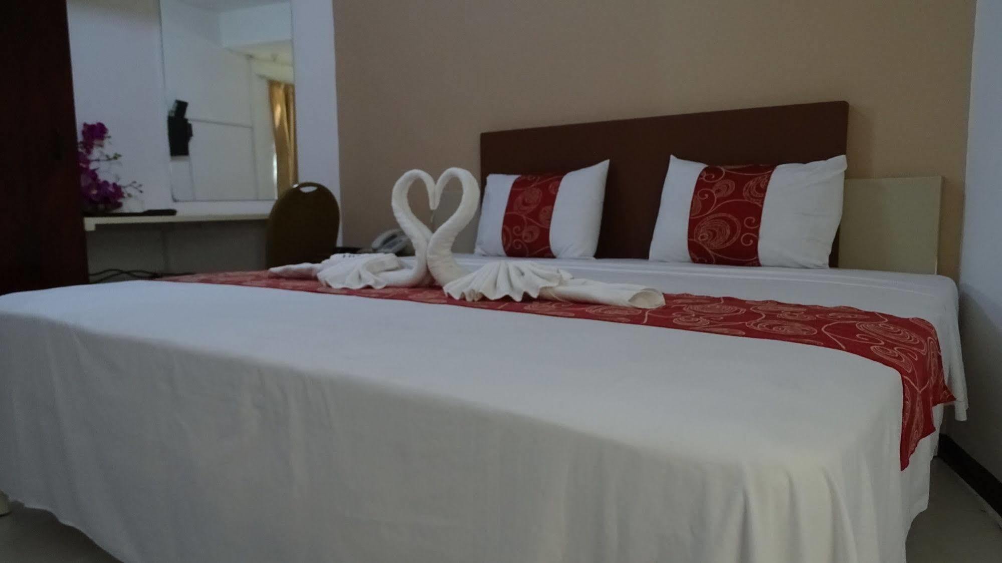 Hypertek Hotel Grand Baie Esterno foto