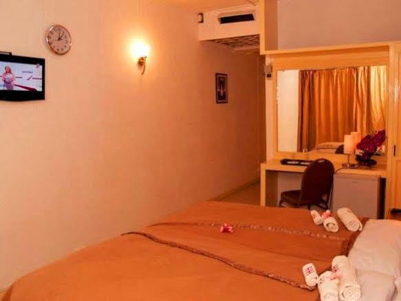 Hypertek Hotel Grand Baie Esterno foto